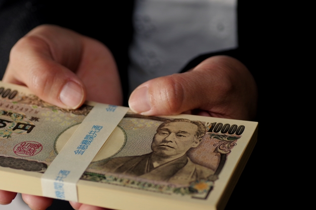 闇金業者に大金を渡してしまう。小松島市の弁護士や司法書士への無料相談に一歩踏み出す